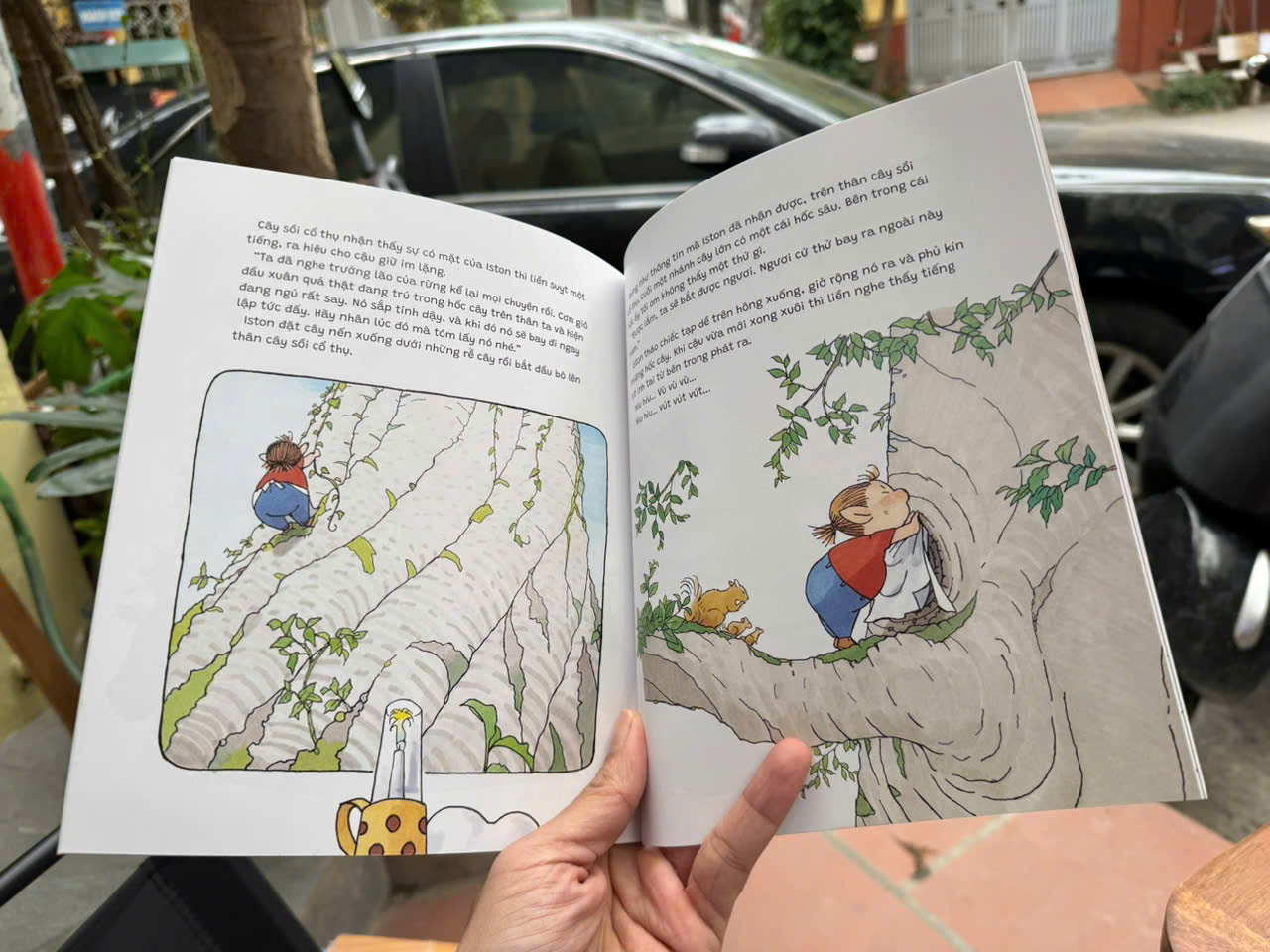 BỘ 3 CUỐN SÁCH NHỮNG CÂU CHUYỆN VỀ ISTON: Iston Và Cơn Gió Đầu Xuân, Iston Và Buổi Hòa Nhạc, Tiệm Bánh Mì Của Iston – Lời: Hiromi Suyama –Tranh: Miho Satake – Tiểu Tuệ dịch – NXB Kim Đồng