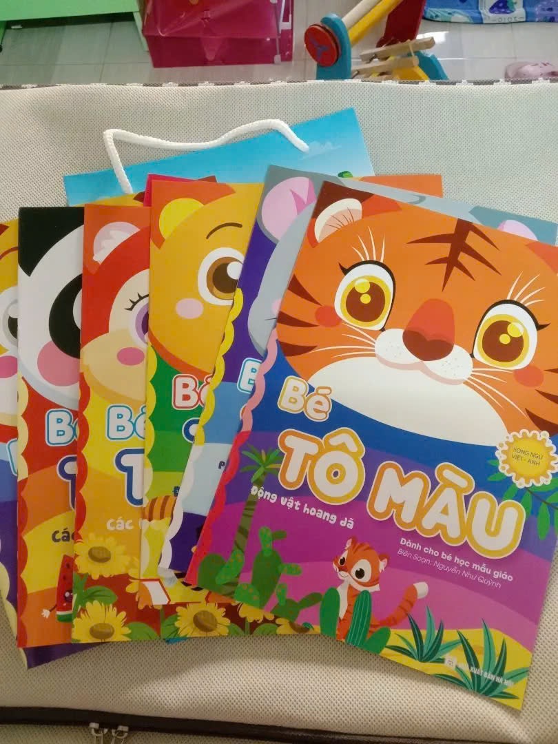Sách- Combo Túi 8 quyển sách Tô Màu Tập làm Hoạ Sĩ nhí dành cho bé (Song ngữ Việt Anh)
