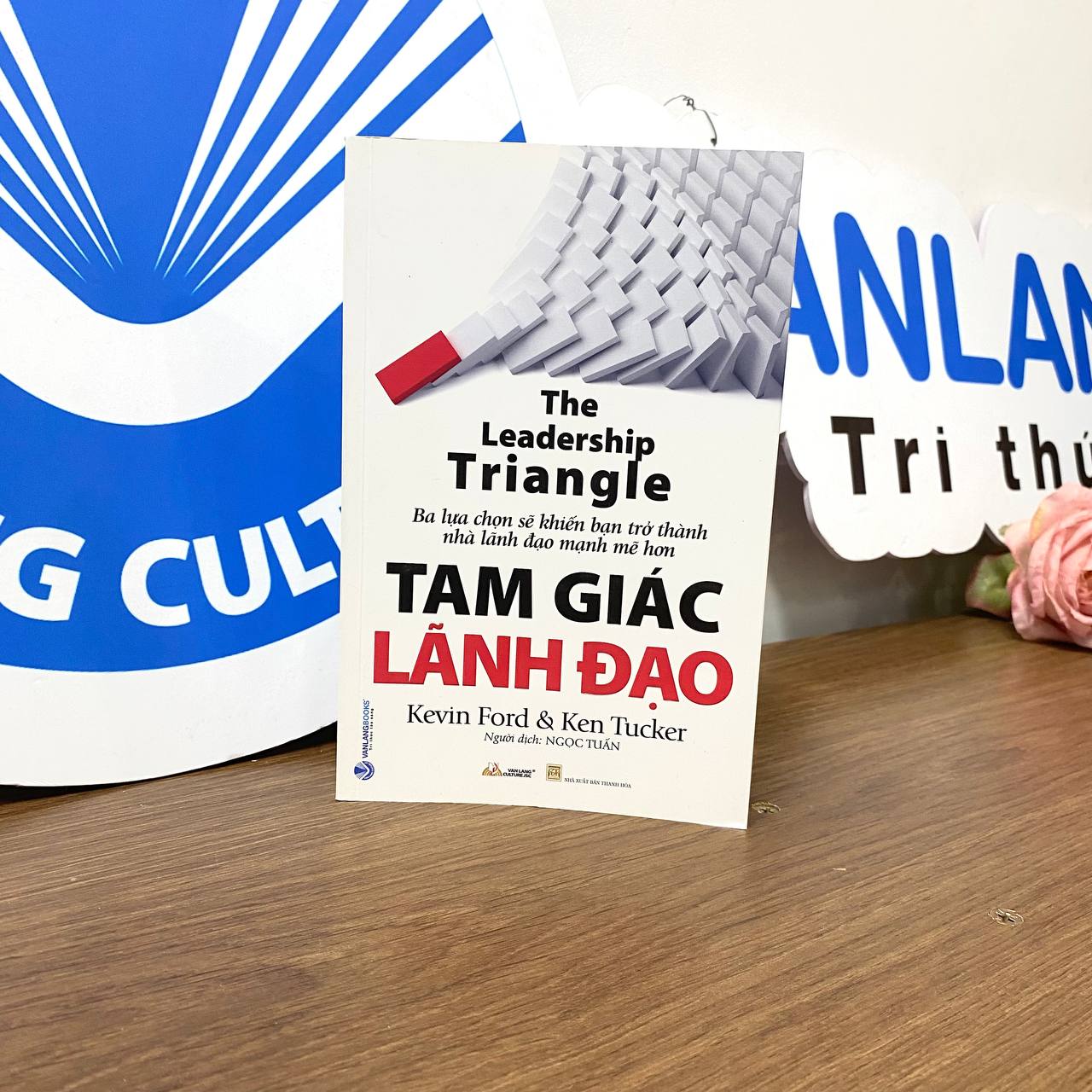Tam Giác Lãnh Đạo - Vanlangbooks