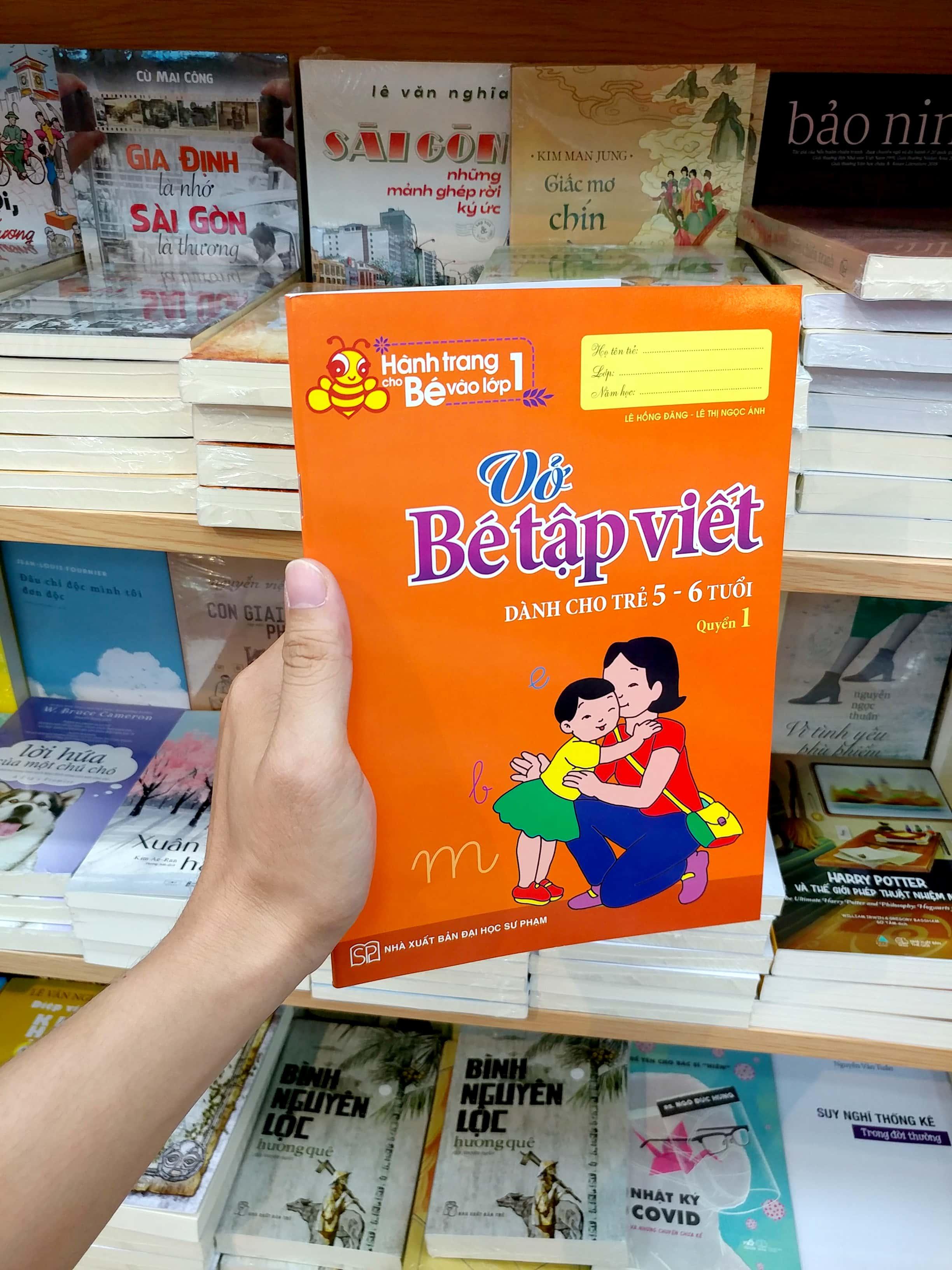 Hành Trang Cho Bé Vào Lớp 1 - Vở Bé Tập Viết - Dành Cho Trẻ 5- 6- Tuổi - Quyển 1 - Tái Bản