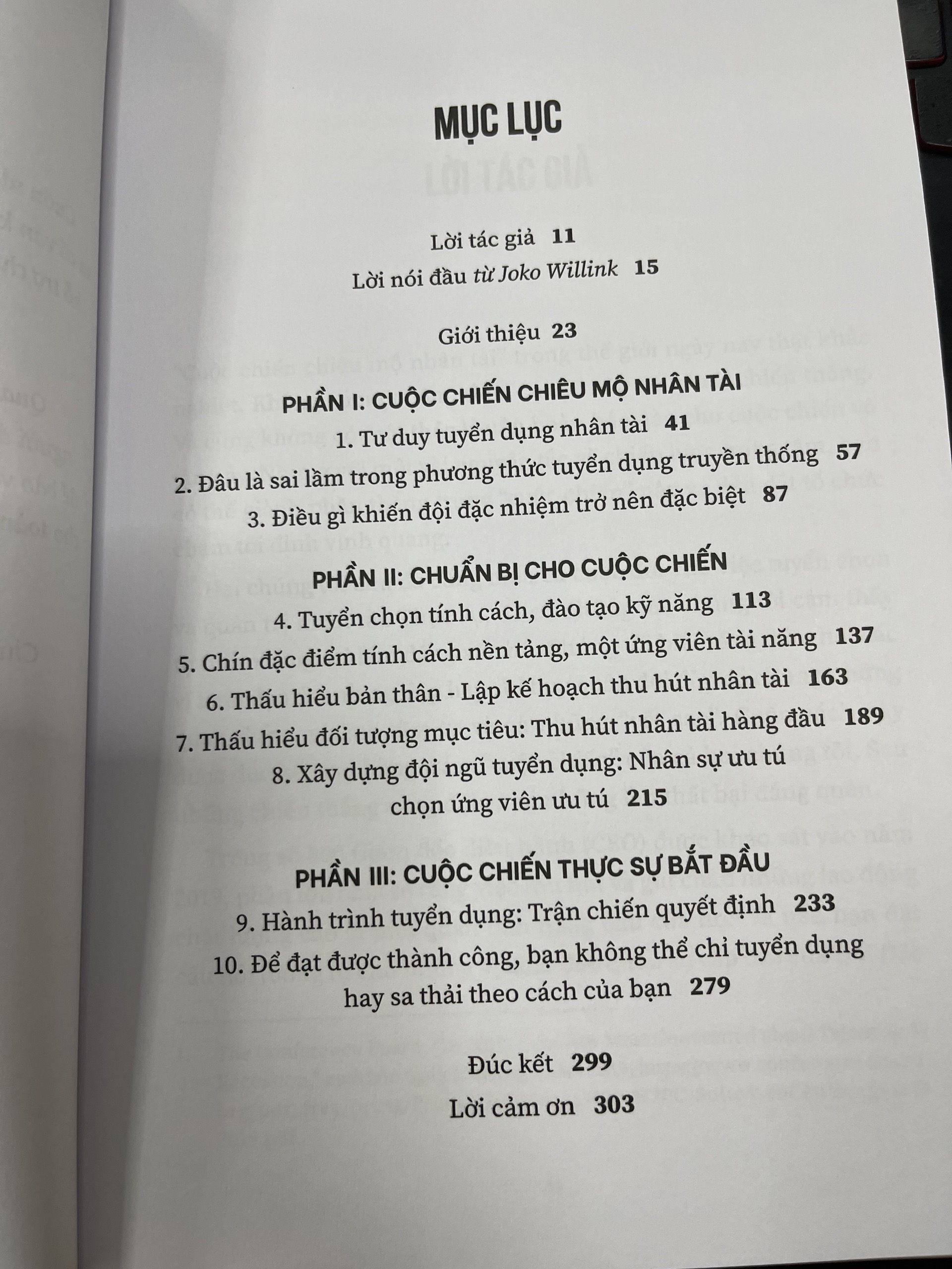 Sách Cuộc chiến CHIÊU MỘ NHÂN TÀI