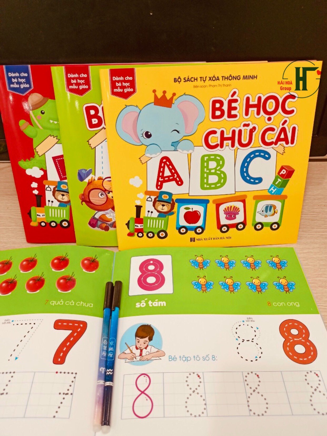 Sách- Combo 4 cuốn sách tự xoá: Chữ số + Phép cộng + Chữ cái+ Hình khối màu sắc (Tặng kèm bút)