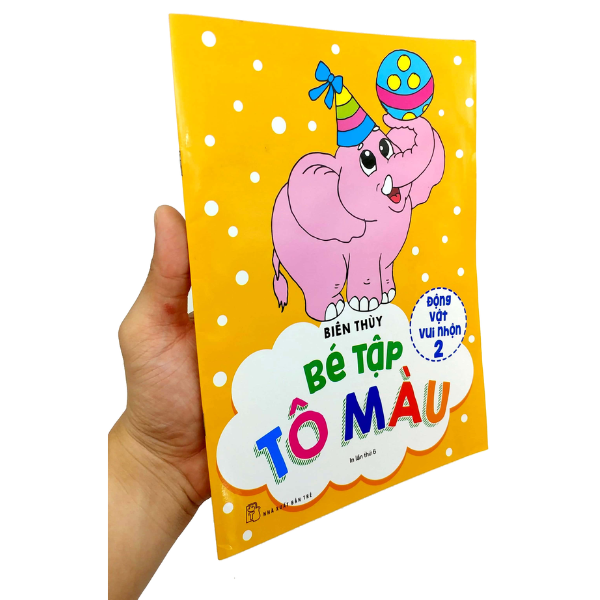 Bé tập tô màu