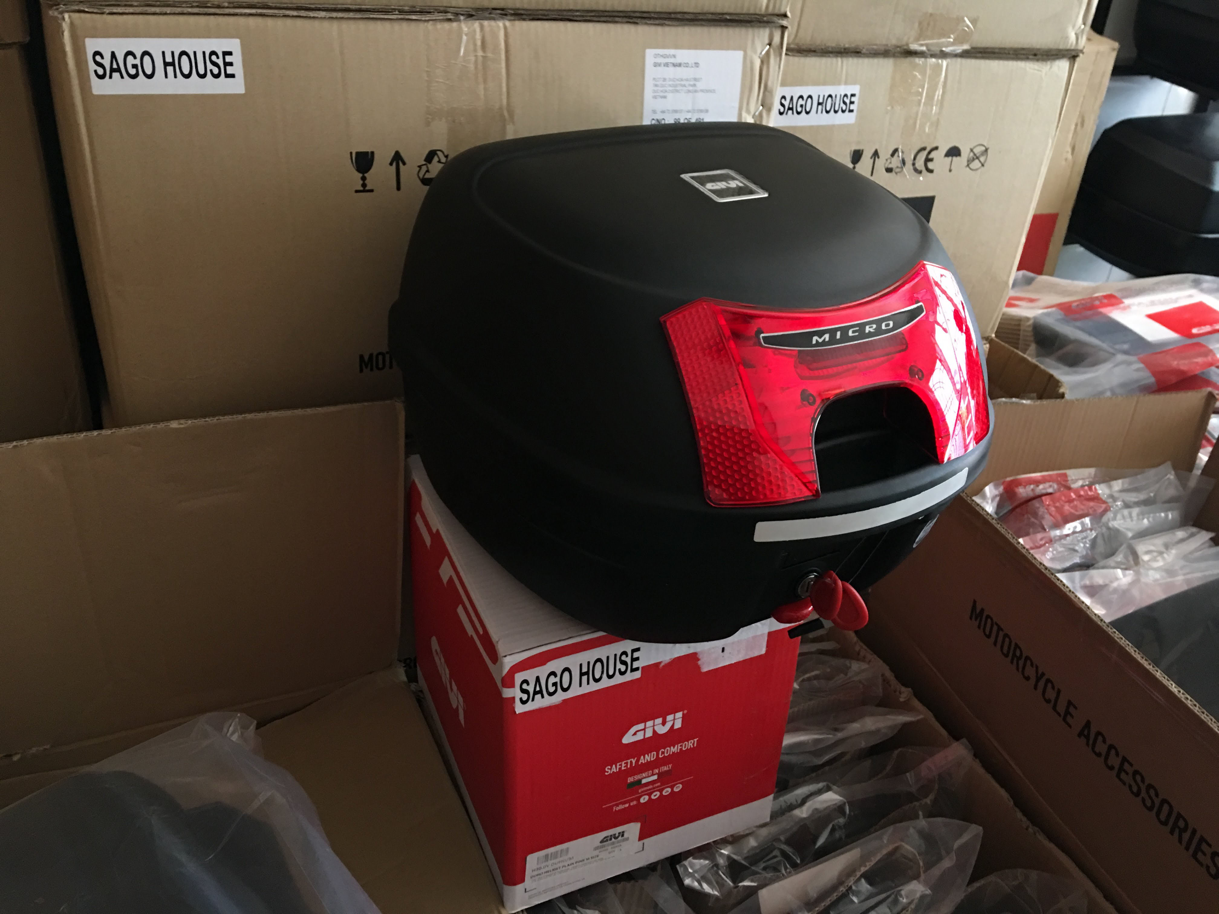 Thùng Givi E26NX / B27NX , thùng kèm đế, ốc gắn, thùng Givi 26 lit, gắn cho xe máy
