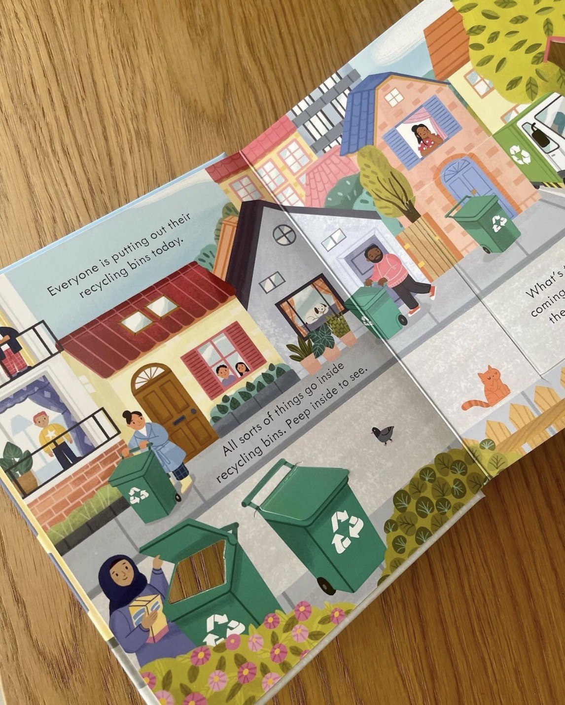 Sách tương tác tiếng anh cho bé - Usborne Peep Inside how a recycling truck works