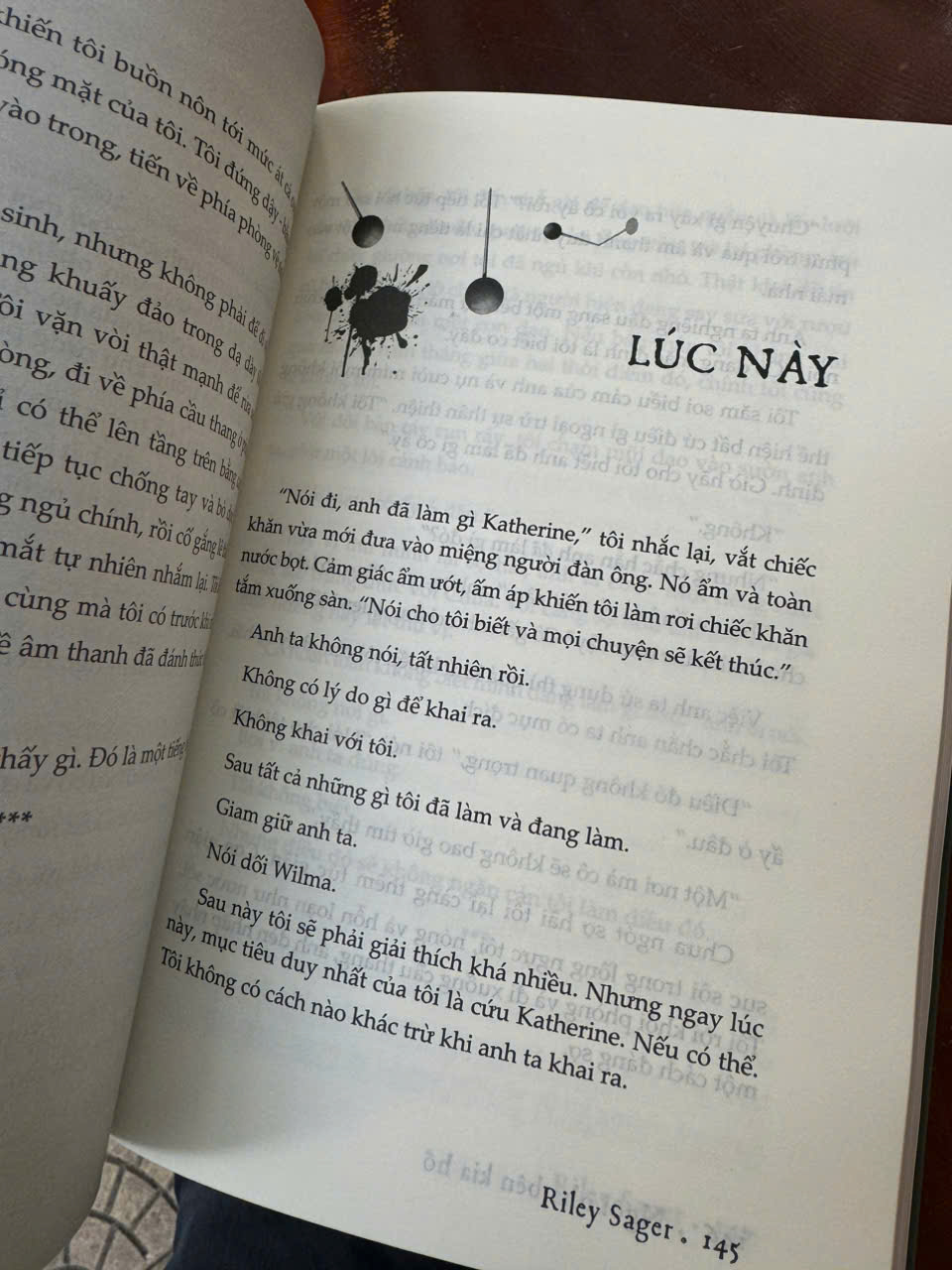 NGÔI NHÀ BÊN KIA HỒ – Riley Sager – Nguyễn Thanh Nhàn dịch – Bách Việt – NXB Lao Động